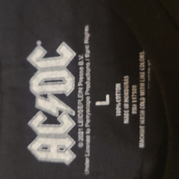 Tee-Shirt - Picture 3 of 4